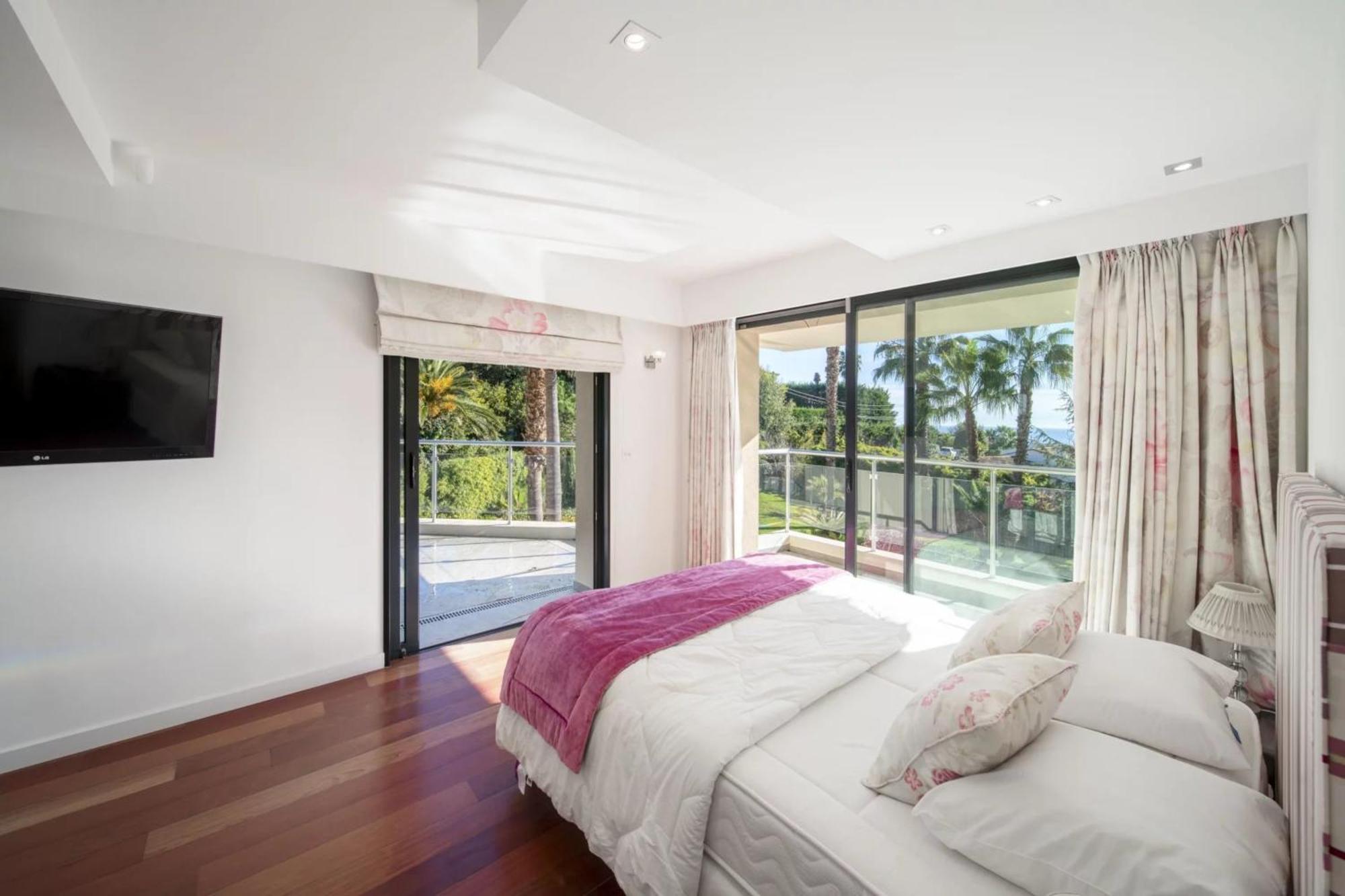 Villa Ref 2156 - - For Rent Cannes